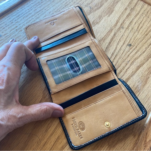 Leather trifold black/camel wallet EUC - Picture 5 of 9